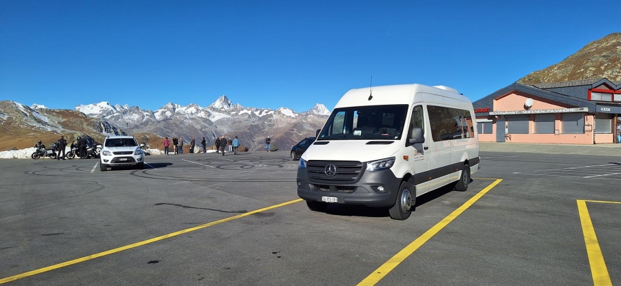 Bus_Nufenenpass_Copy